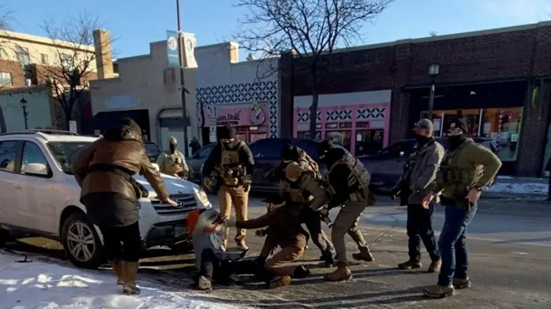Protestas e indignación en EE.UU.; Muere un manifestante en Minneapolis a manos de agentes migratorios